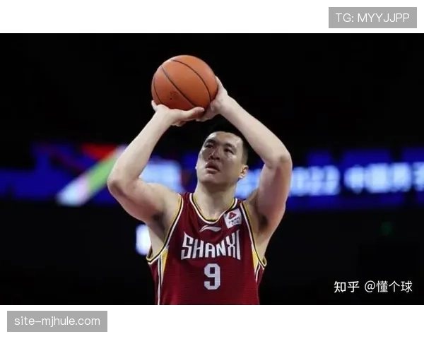 闫鹏飞替补高效砍12分 上海老将诠释板凳深度价值